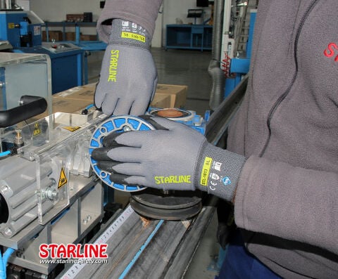 Starline STL-1013 1/2 Köpük Nitril Kaplı Dikişsiz Naylon-Spandeks Astarlı Eldiven EN388-4121X
